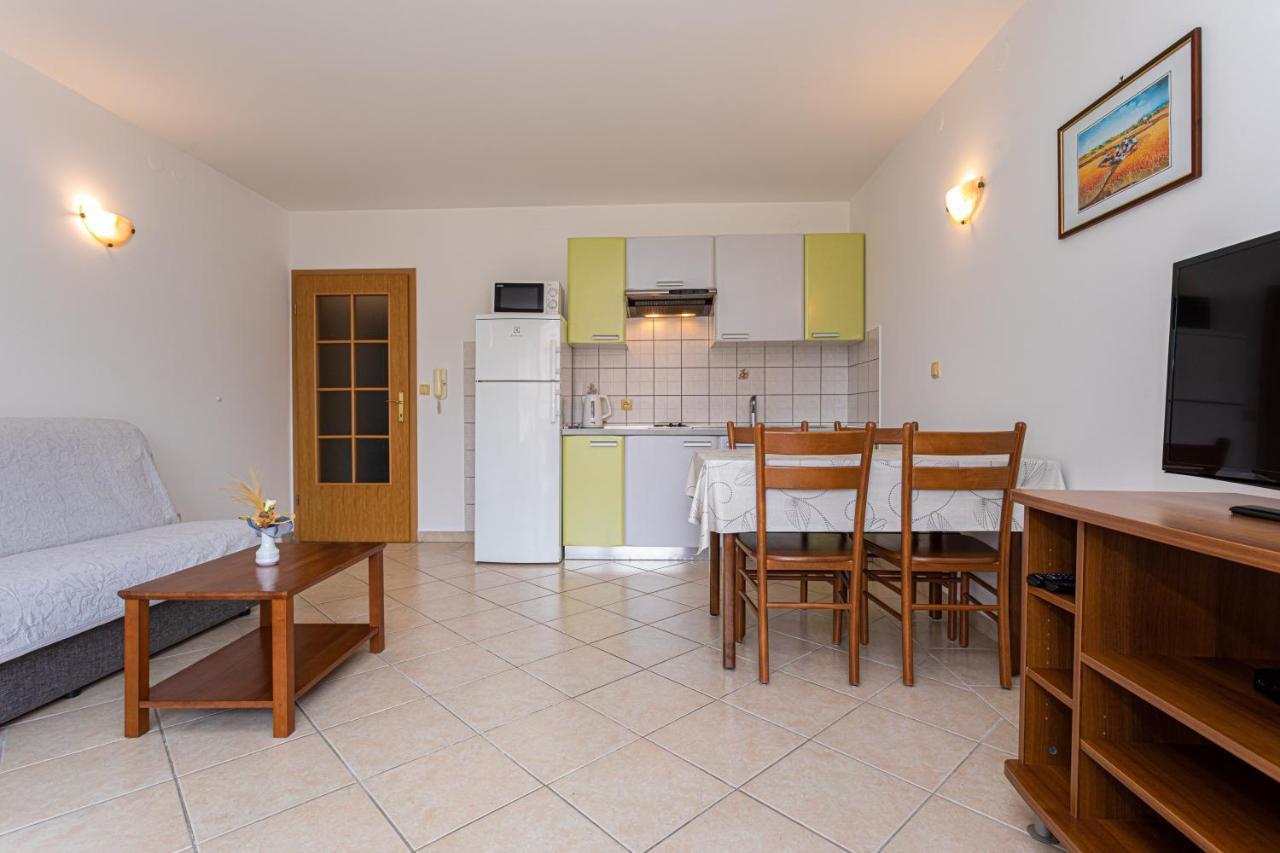 Apartments Crnekovic I Zarok Baška Kültér fotó