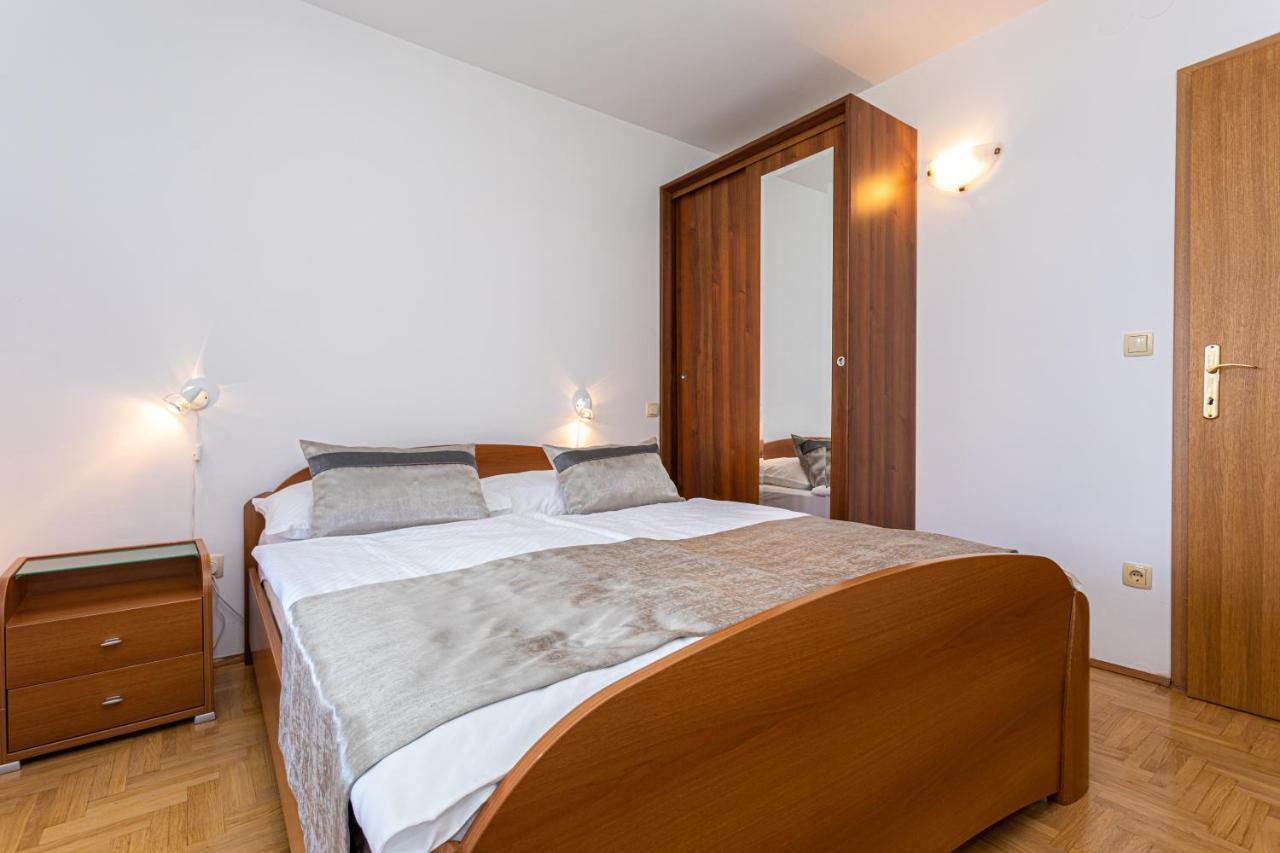 Apartments Crnekovic I Zarok Baška Kültér fotó