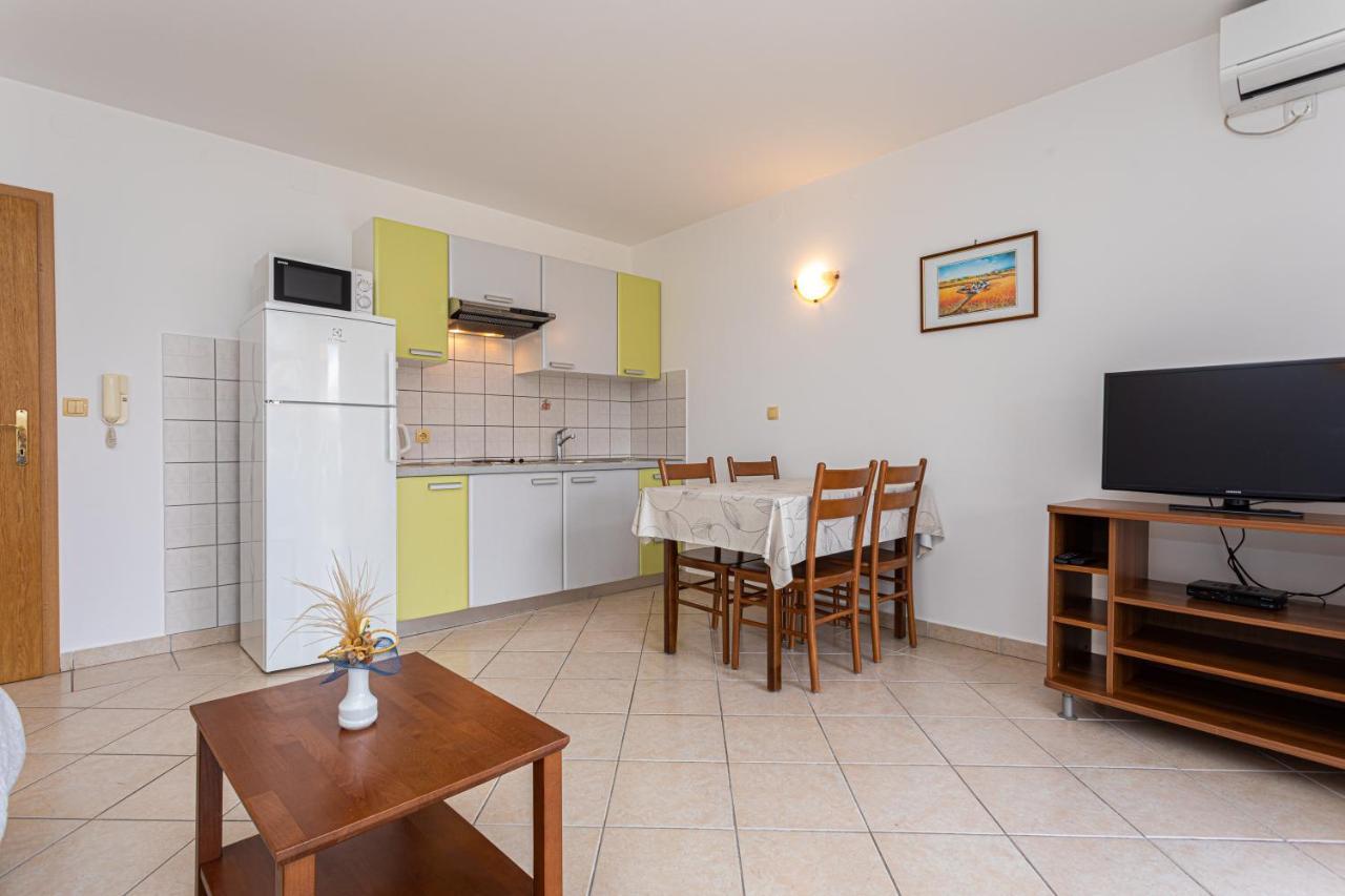 Apartments Crnekovic I Zarok Baška Kültér fotó
