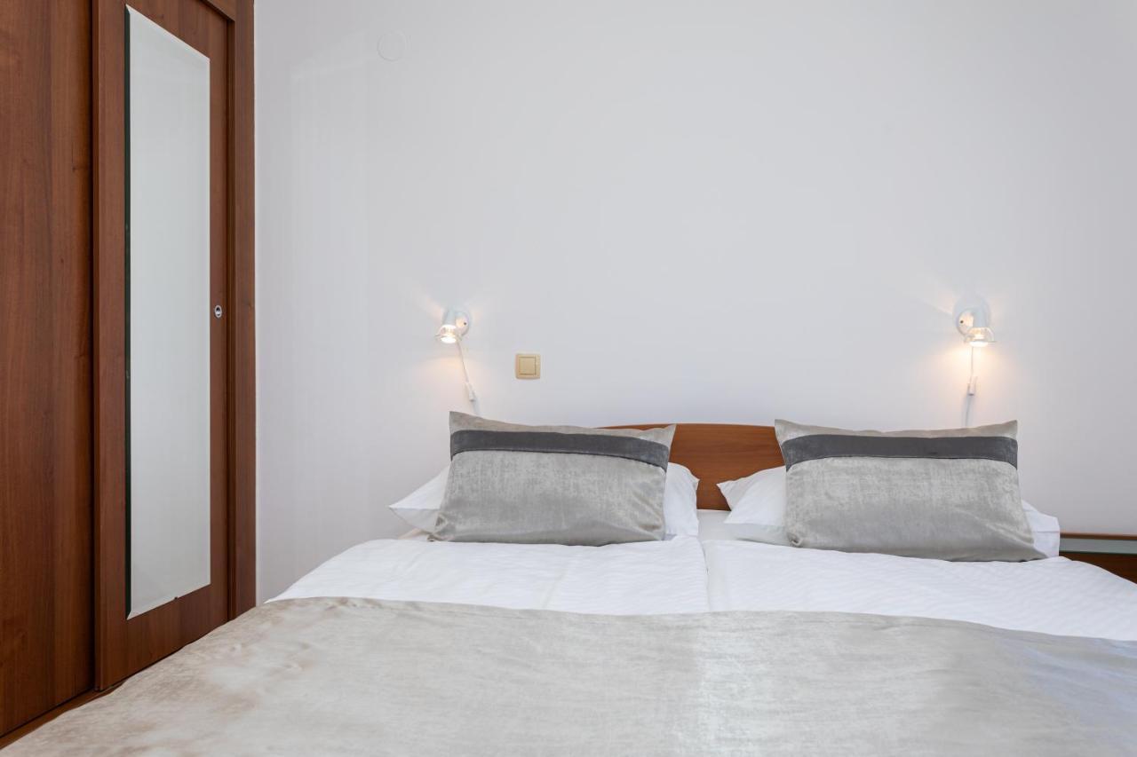 Apartments Crnekovic I Zarok Baška Kültér fotó